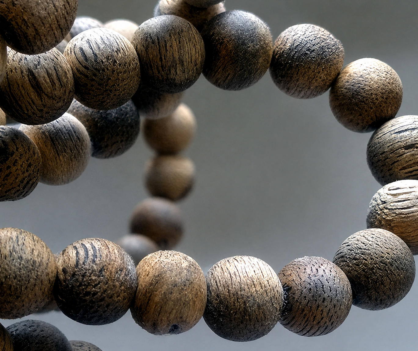 How to Care for Agarwood Bracelets in Different Seasons