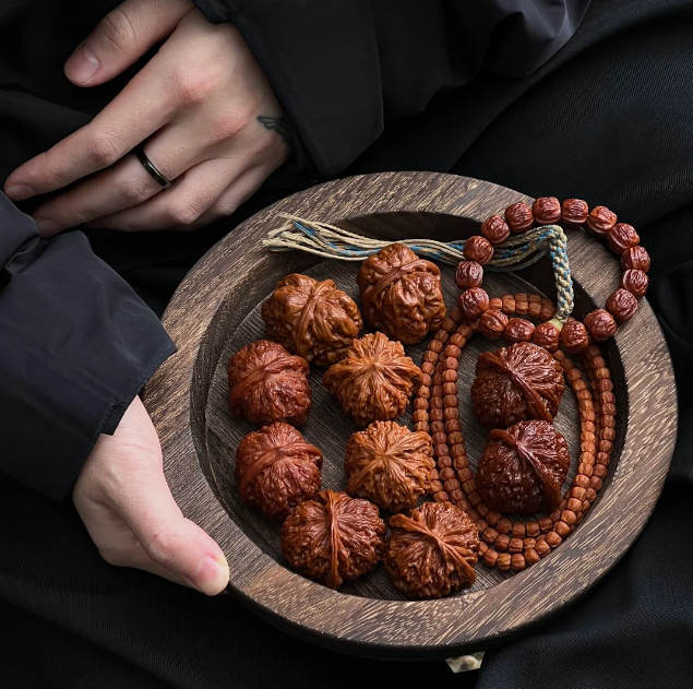 Why Young People Are Falling in Love with Wenwan Walnuts
