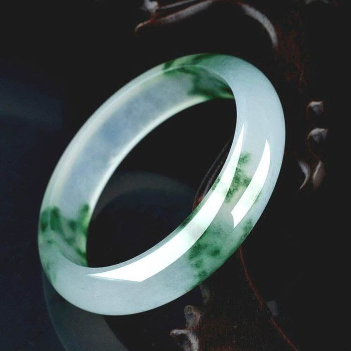 How to Care for Your Jade Bracelet? 6 Tips to Follow