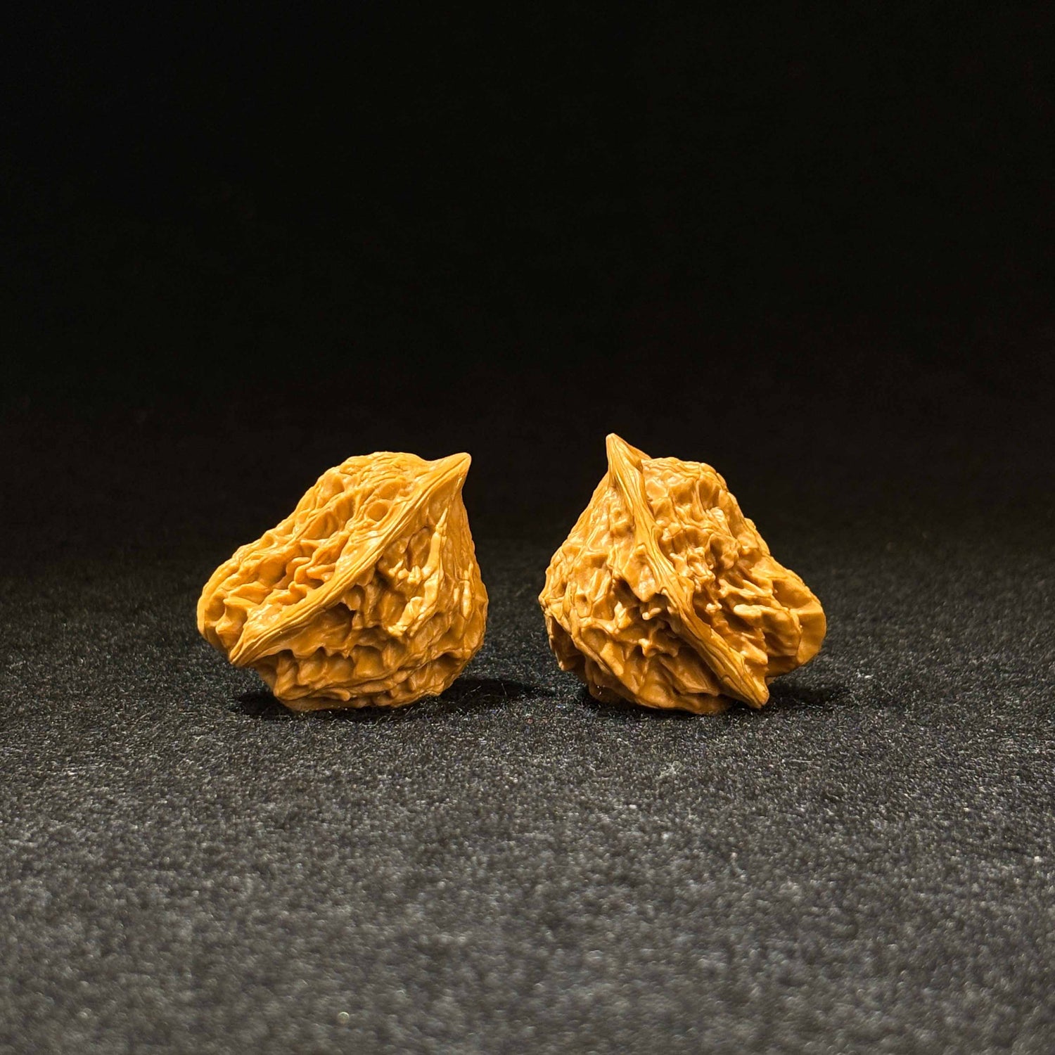 29.5mm Bird-Shaped Old-Tree Gongzi Mao Walnut | One-of-a-Kind Pair | 061801