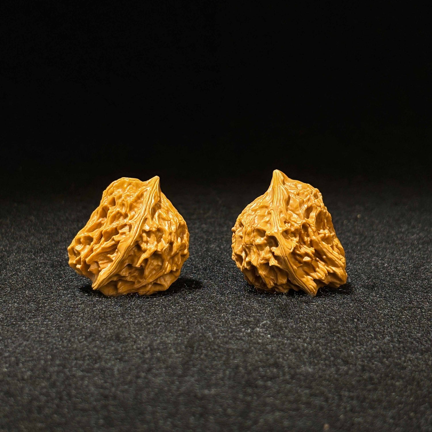 30.5mm Bird-Shaped Old-Tree Gongzi Mao Walnut | One-of-a-Kind Pair | 061802