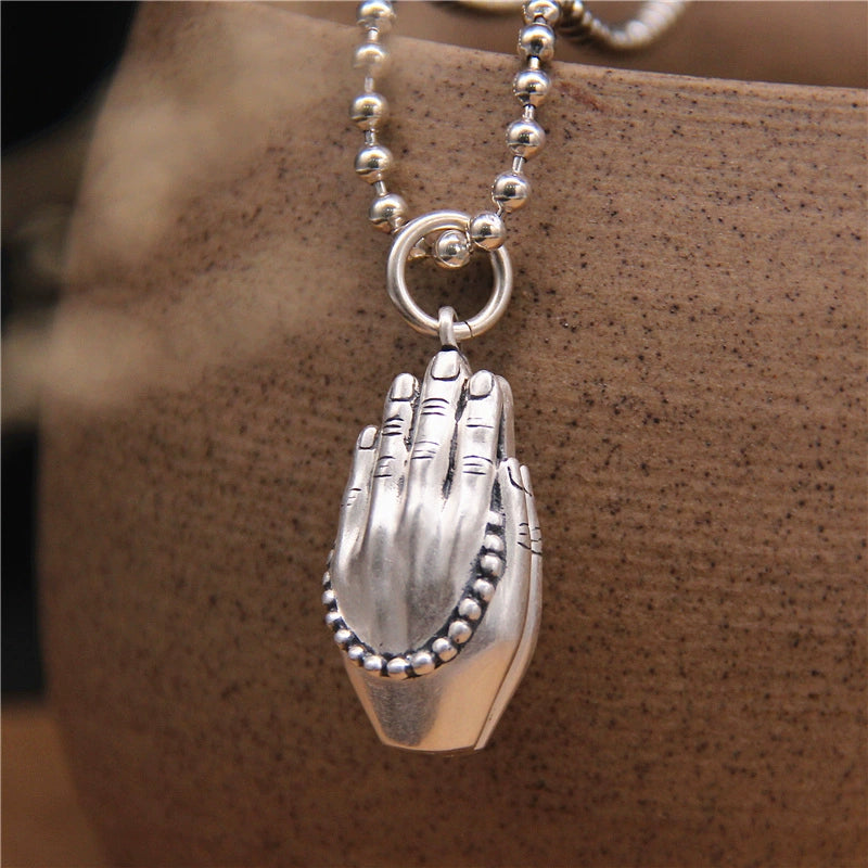 Chanting sutras and praying for peace pendant, full silver S990, close your hands tightly and sincerely worship the body-protecting Buddha hand bead pendant.