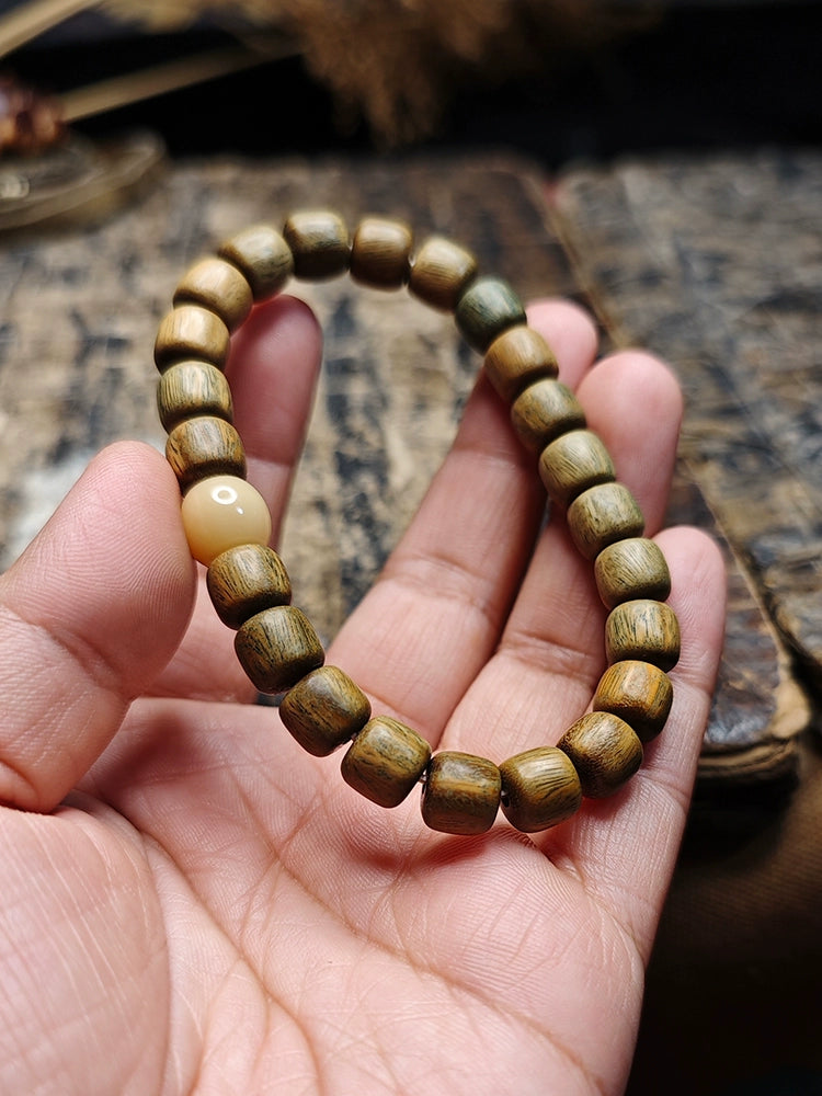 8mm Green Sandalwood Beads  Wrist Meditation Bracelet