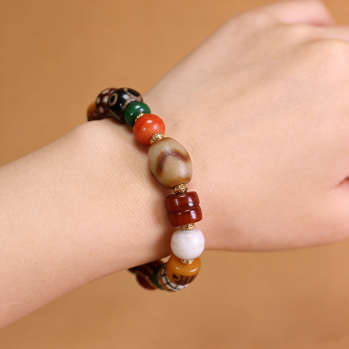 Natural Tibetan Tiger Tooth & Three-Eye Dzi Bracelet, 15×18mm