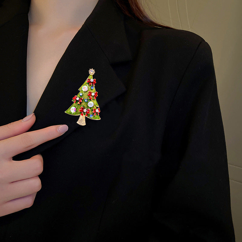 Christmas Tree Brooch Exquisite Holiday Gift with Alloy Rhinestone & Oil Drop Design