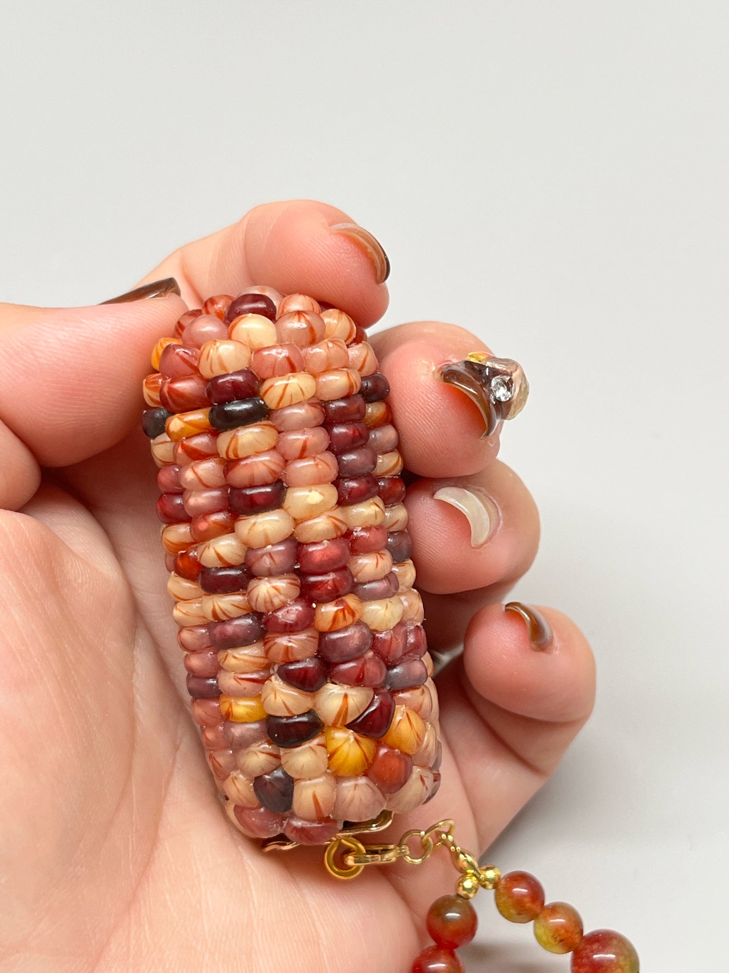 High-Transparency Gemstone Pink Blood Corn Ornament for Reducing Stress