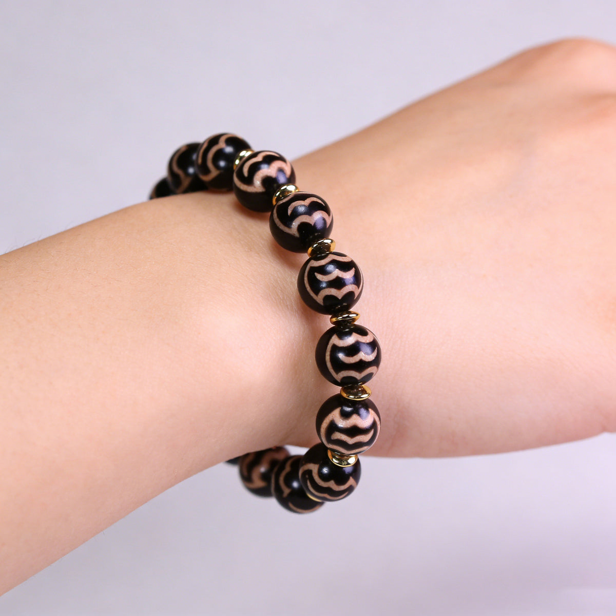 Natural Tibetan-Style Garuda Dzi Bead Bracelet, 10×10mm