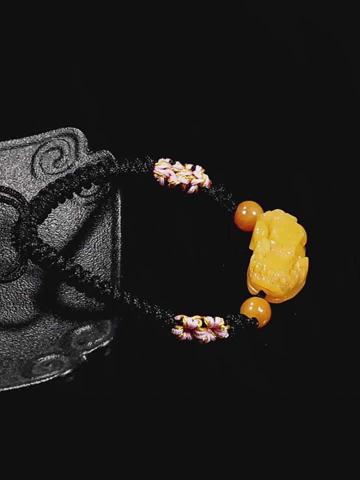 Natural Golden Silk Jade Pi Xiu Bracelet – Handwoven Peach Blossom Knot, Unisex Feng Shui Jewelry